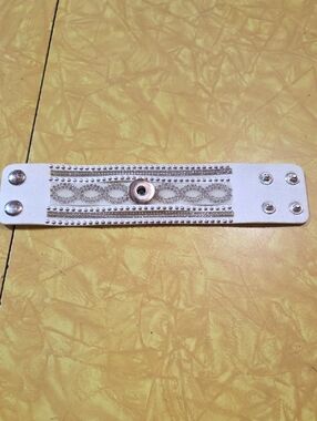 #G Ginger Snap Women's White Snap Closure Bracelet with Silver Accents